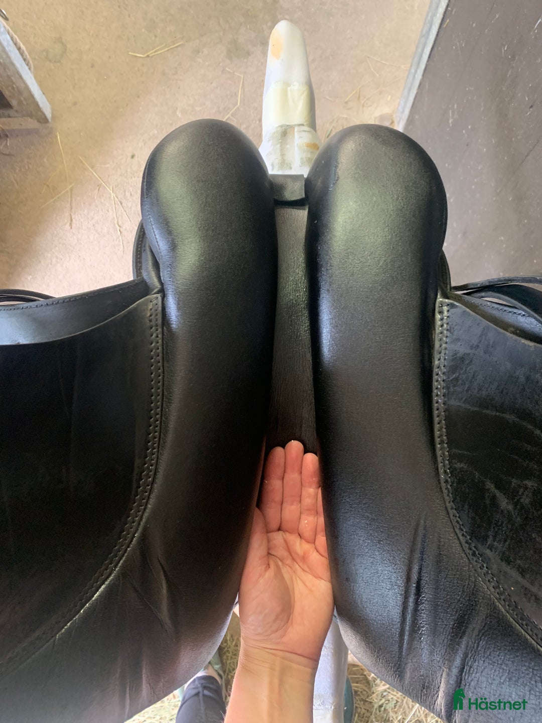 Sadlar hästutrustning till salu: Dressyrsadel Bates Caprilli 16" i Kimstad - Annons 4