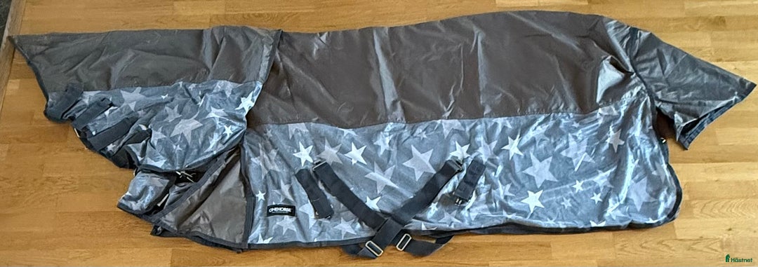 Täcken hästutrustning till salu: Regn-/flugtäcke i Vikingstad - Annons 2