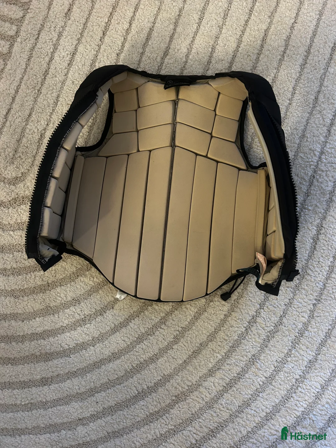 Säkerhetsvästar ryttarutrustning till salu: Sparsamt använd racesafe väst i Jönköping - Annons 4