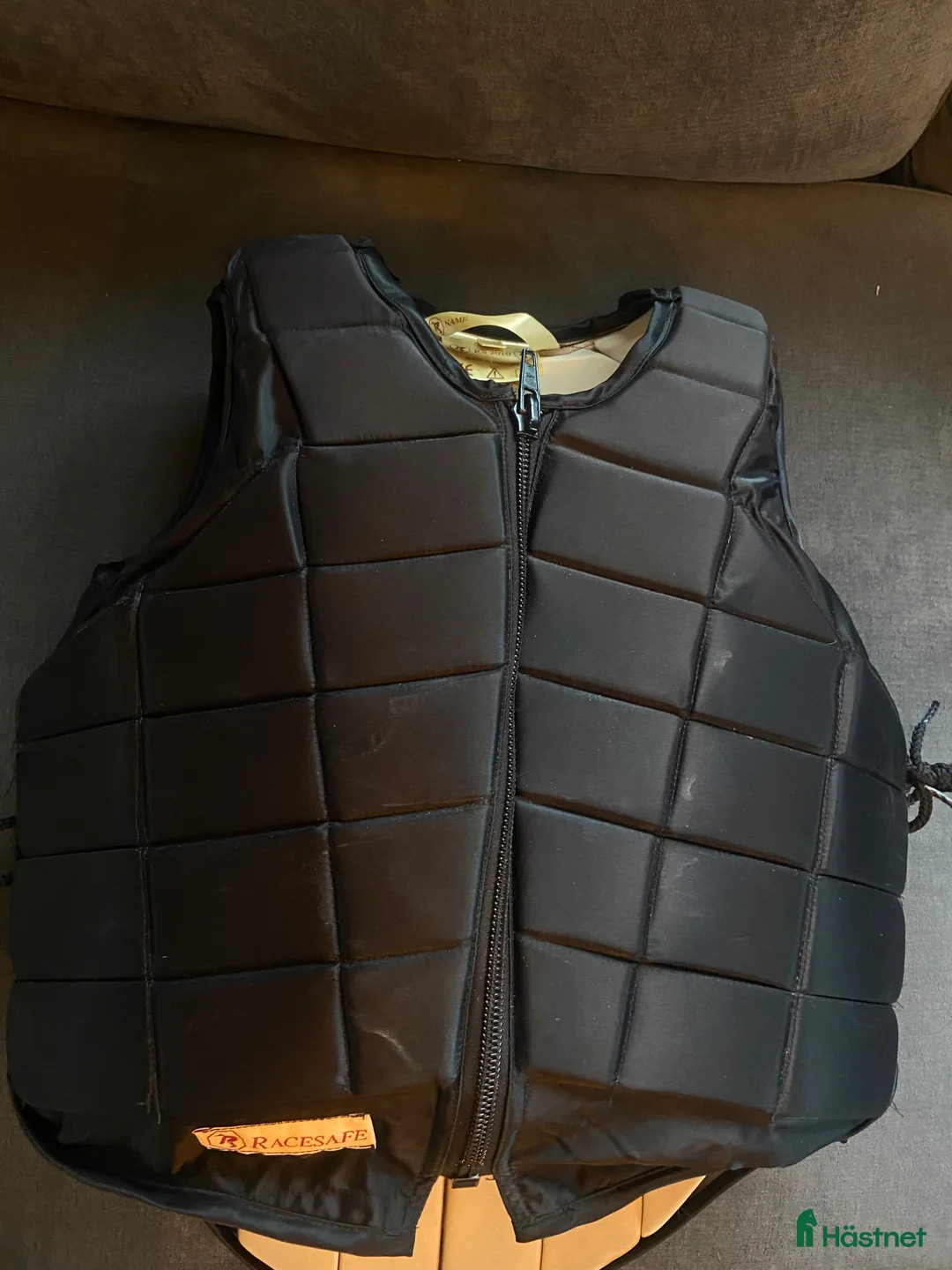 Säkerhetsvästar ryttarutrustning till salu: Tävling säker RS 2010 Barnväst Large Svart i Bohus - Annons 1