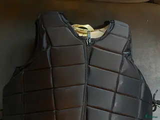 Säkerhetsvästar ryttarutrustning till salu: Tävling säker RS 2010 Barnväst Large Svart i Bohus - Annons 8