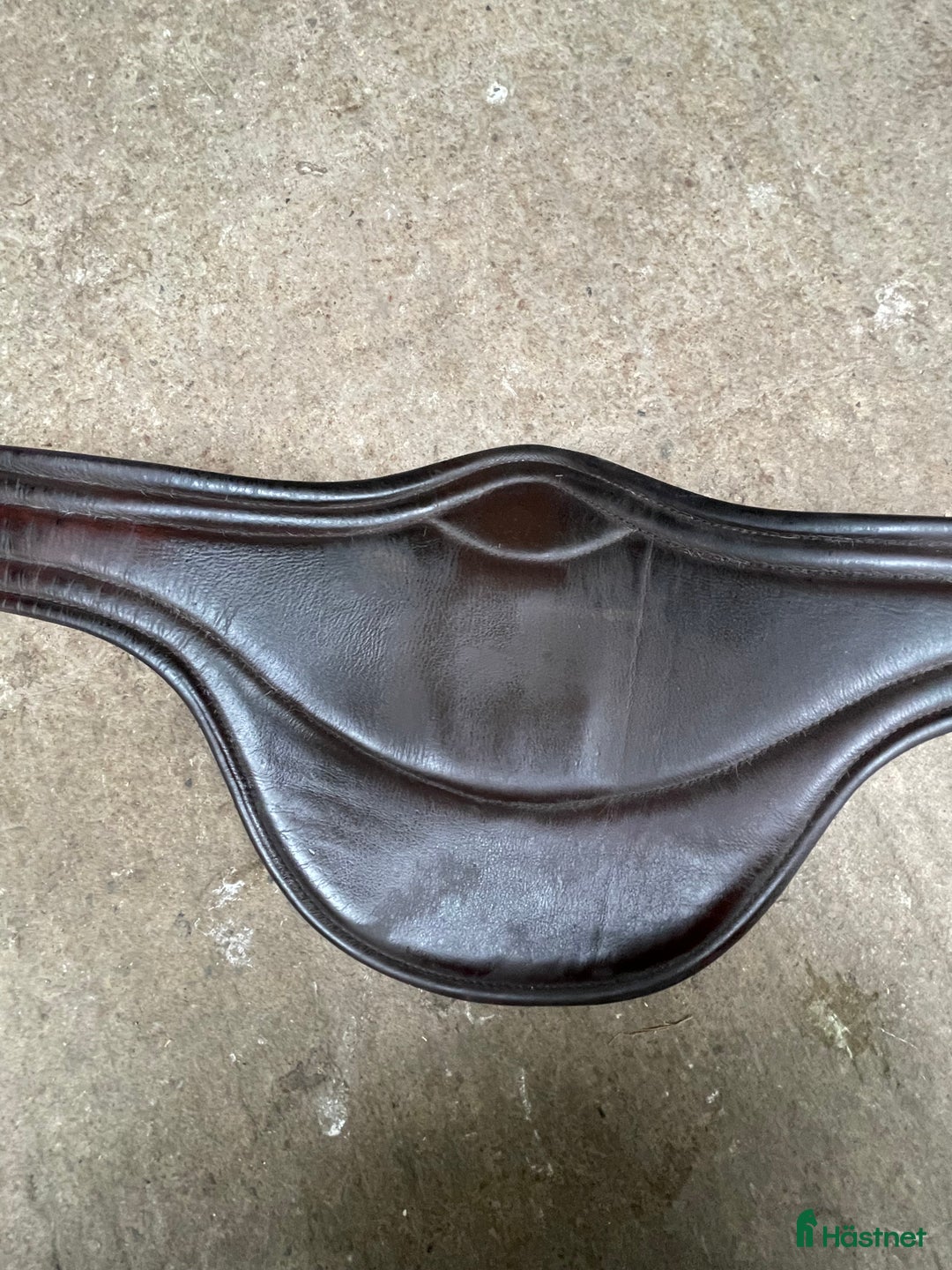 Sadeltillbehör hästutrustning till salu: Fluffmagplatta och billig Magplatta  i Flyinge - Annons 4