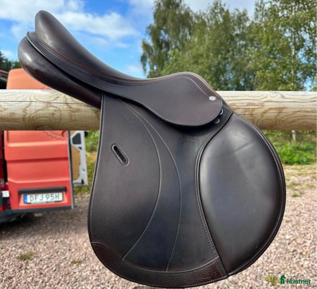 Sadlar hästutrustning till salu: Equipe expression special nästintill ny i Vintrosa - Annons 2