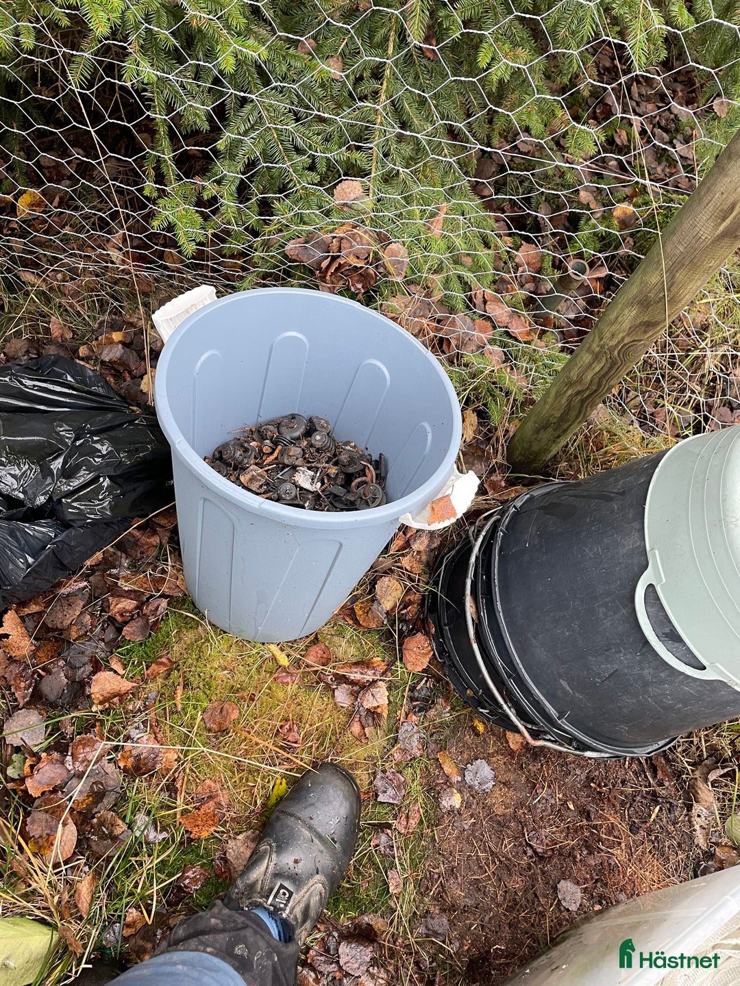 Stallinredning, stängsel & gård övrig utrustning till salu: Stängselstolpar Equisafe 180cm + elband + tråd mm i Svenshögen - Annons 5