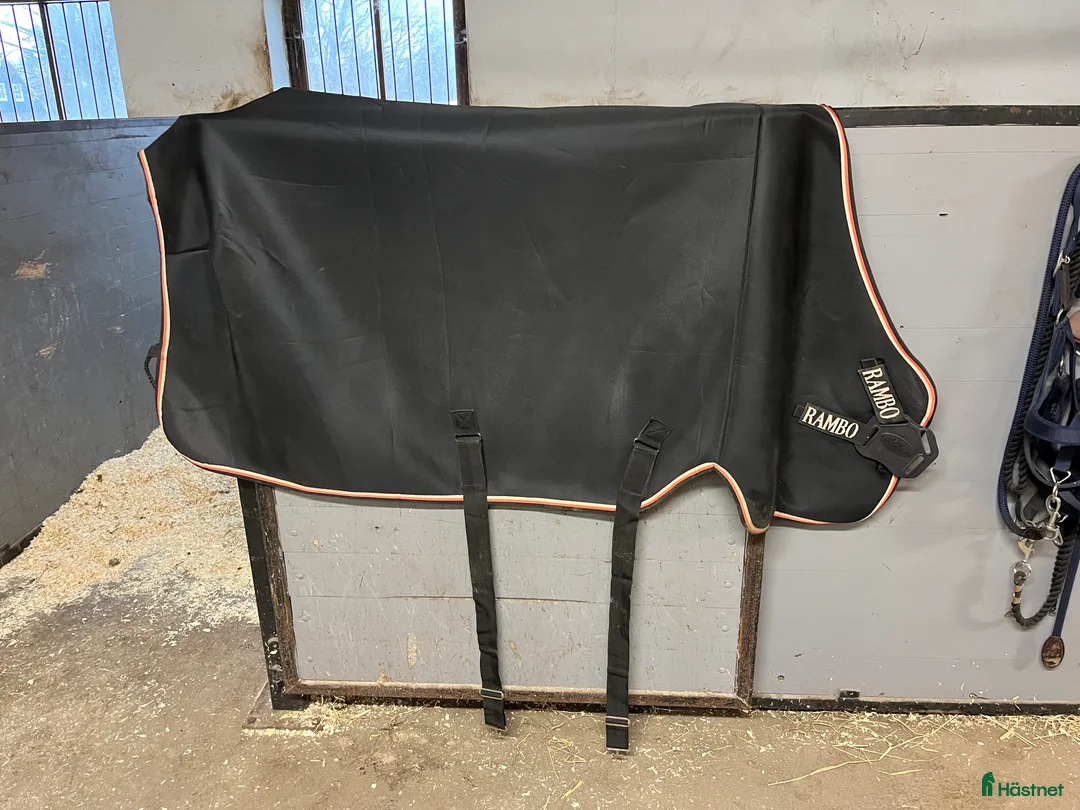 Täcken hästutrustning till salu: RAMBO AIRMAX COOLER SVART - Annons 1