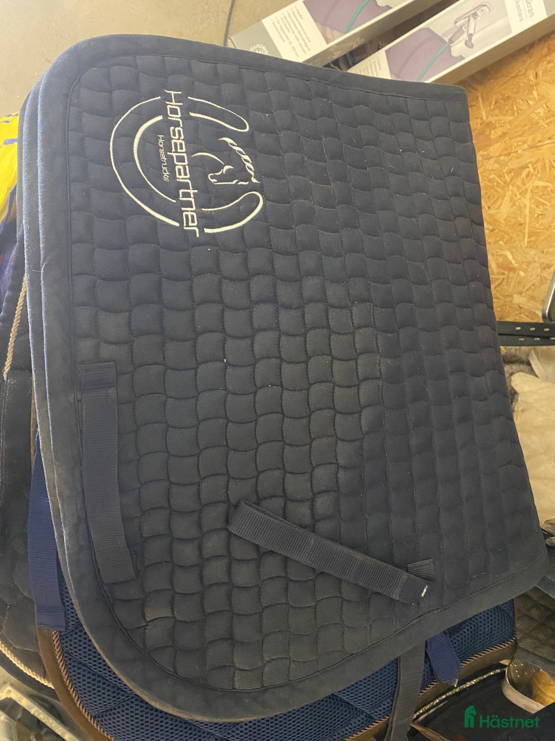 Schabrak & Vojlockar hästutrustning till salu: Eskadron schabrak med horsepartner logga i Vetlanda - Annons 3