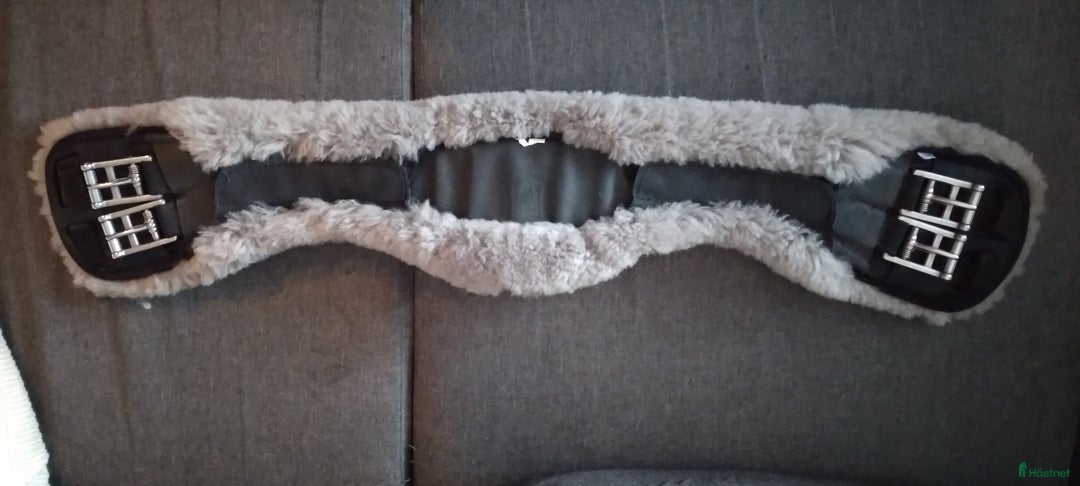 Sadeltillbehör hästutrustning till salu: Mattes Crescent Slim Line 70cm i Norrtälje - Annons 1