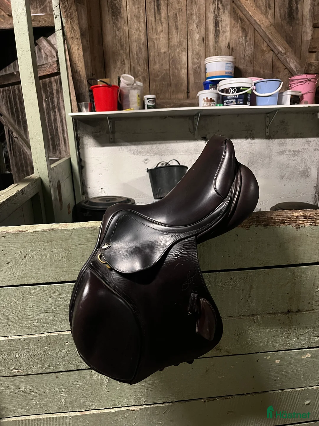 Sadlar hästutrustning till salu: Fin hopsadel - Annons 1