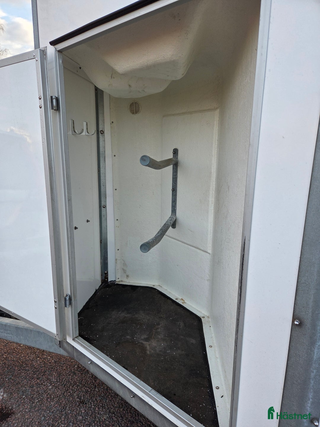 Hästtransporter  fordon & transport till salu: Böckmann duett, helrenoverad, nybes, sadelkammare i Färjestaden - Annons 3