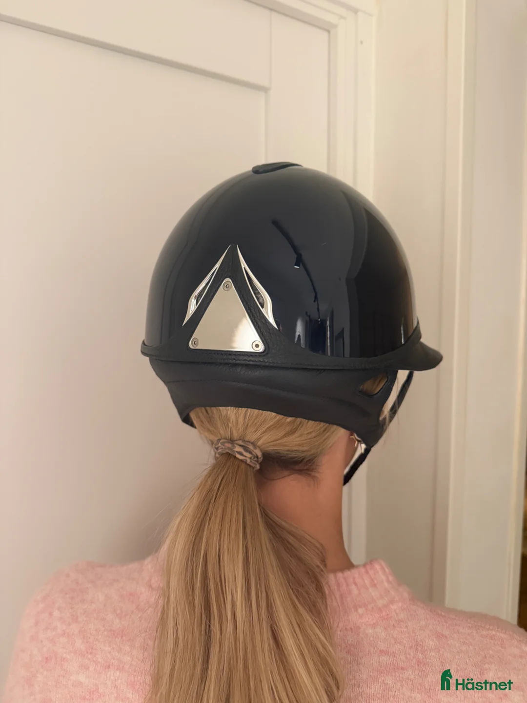 Hjälmar ryttarutrustning till salu: Tävlingshjälm i Hovås - Annons 2