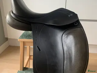 Sadlar hästutrustning till salu: Ikonic dressyr 16,5”. Koppjärn i Veddige - Annons 2