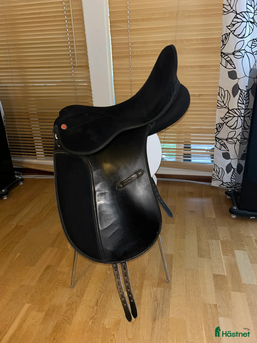 Sadlar hästutrustning till salu: Dressyrsadel Claridge house - Annons 1