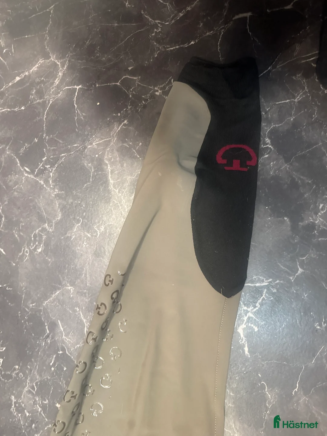 Ridbyxor ryttarutrustning till salu: Fina grå ridbyxor från Cavalleria Toscana i Kimstad - Annons 3