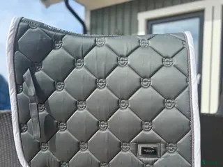 Schabrak & Vojlockar hästutrustning Säljer rent och fint ES schabrak - Annons 1