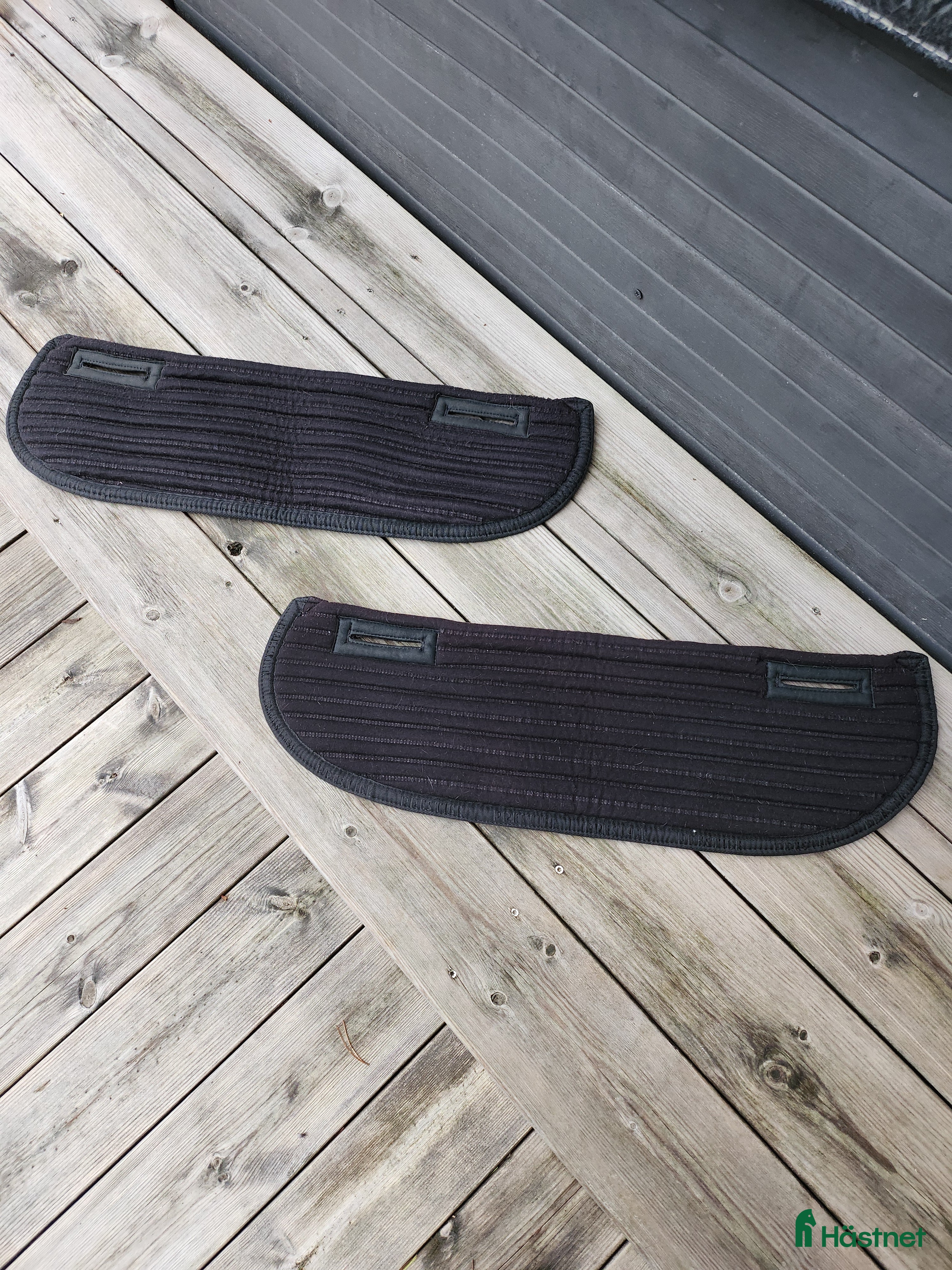 Sadeltillbehör hästutrustning till salu: Prestige trapezium paddar i Gråbo - Annons 1