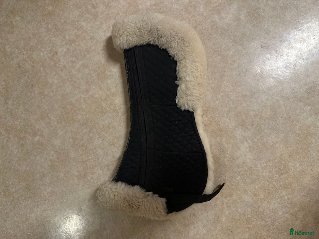 Sadeltillbehör hästutrustning till salu: Korrektionspadd i Fjugesta - Annons 1