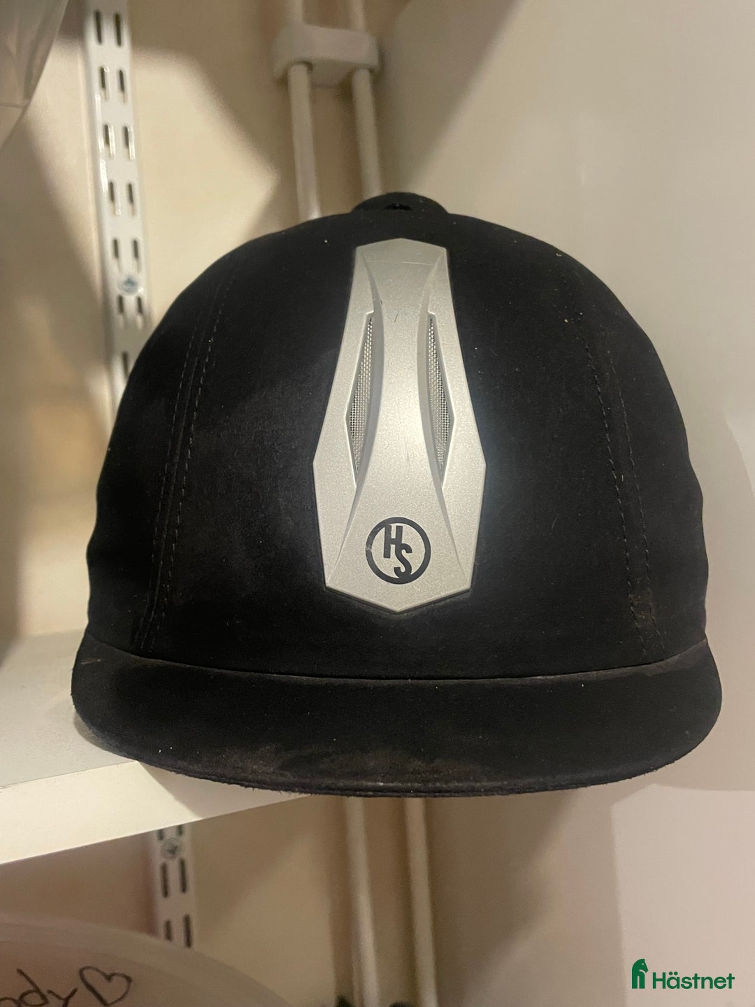 Hjälmar ryttarutrustning till salu: Ridhjälm i Östersund - Annons 1