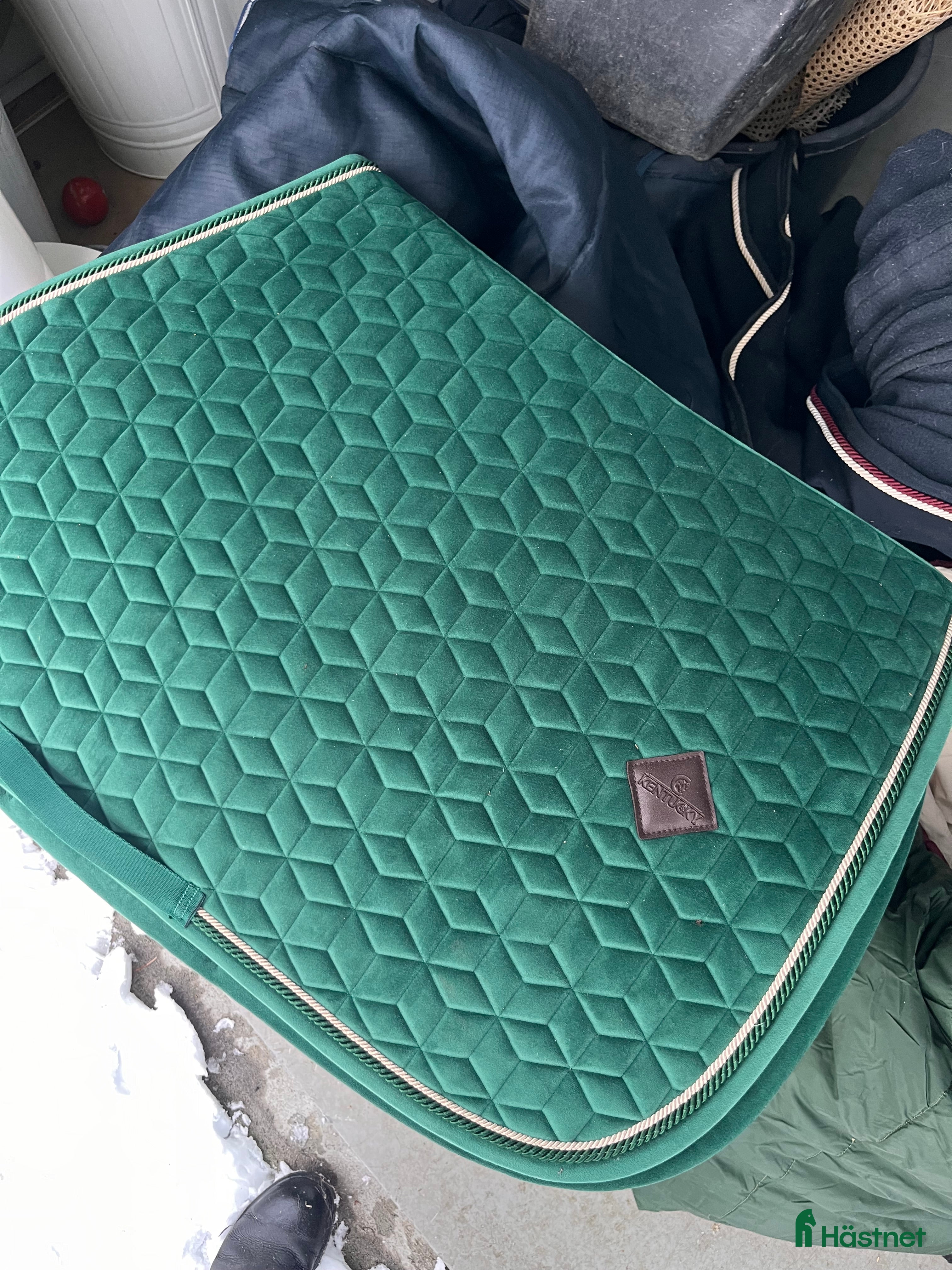 Schabrak & Vojlockar hästutrustning Kentucky schabrak oanvänt i Billdal - Annons 21