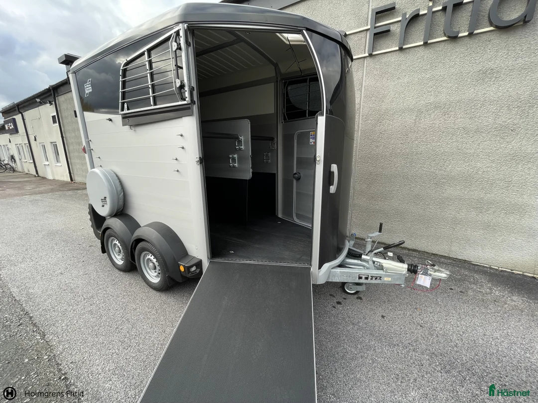 Hästtransporter  fordon & transport till salu: Hästsläp för 2 hästar med dubbla överluckor  i Västervik - Annons 4