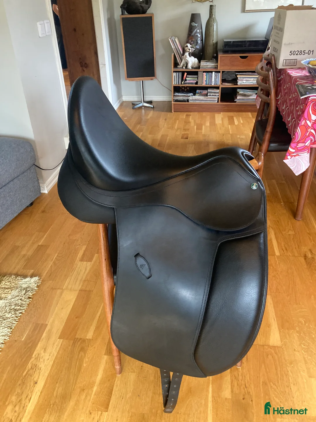 Sadlar hästutrustning till salu: Jättefin Arena Dressyrsadel (tillverkad av Bates) i Linköping - Annons 1