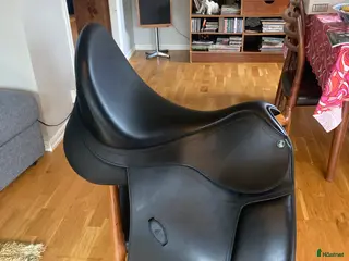 Sadlar hästutrustning Jättefin Arena Dressyrsadel (tillverkad av Bates) i Linköping - Annons 9