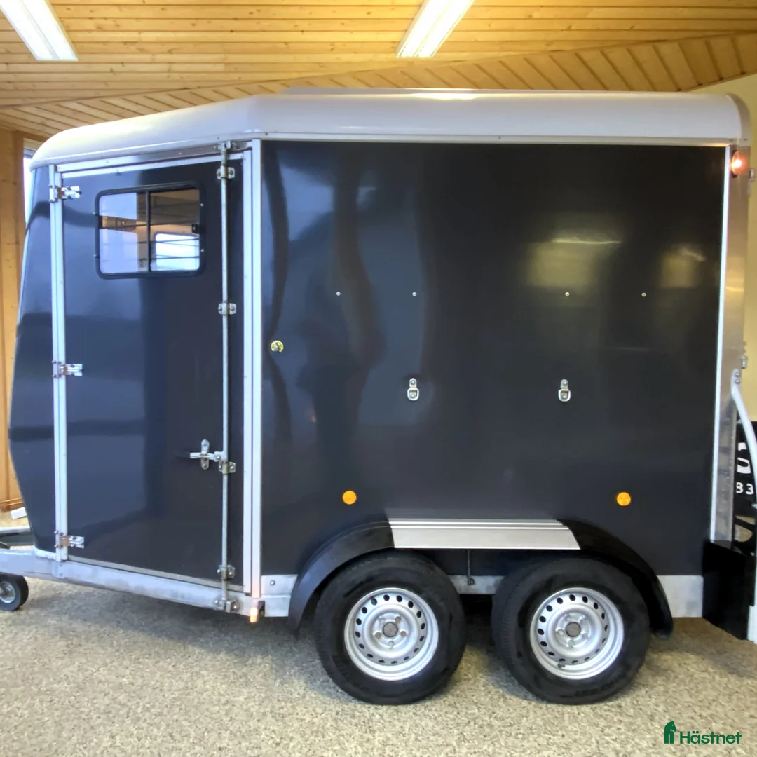 Hästtransporter  fordon & transport till salu: Promax m AidSystem öppna/stäng framifrån+sadelskåp - Annons 2