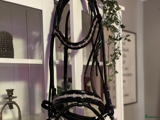 Träns hästutrustning till salu: UNIKT DRESSYRTRÄNS! i Stånga - Annons 3