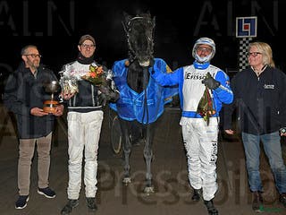 hästar V75 vinnaren The Black Rose i Halmstad - Annons 15