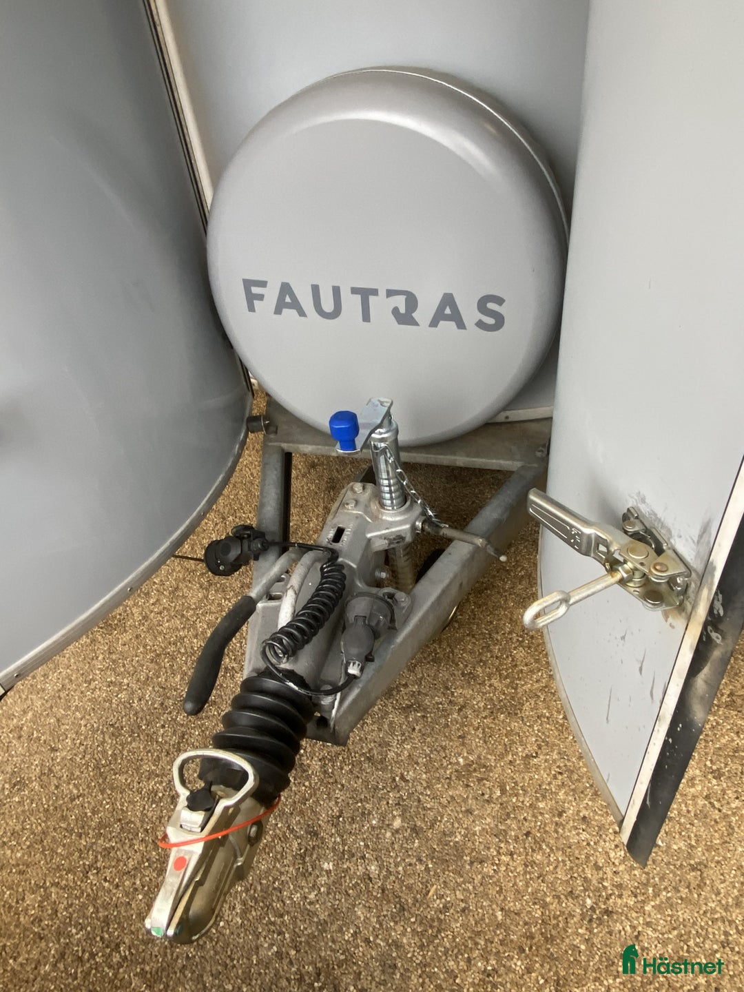 Hästtransporter  fordon & transport till salu: Diagonallastad 3-hästars Fautras i Kvicksund - Annons 17