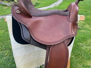 Sadlar hästutrustning till salu: Deuber & Partner Quantum Western S3 Pangpris!!! i Vagnhärad - Annons 1