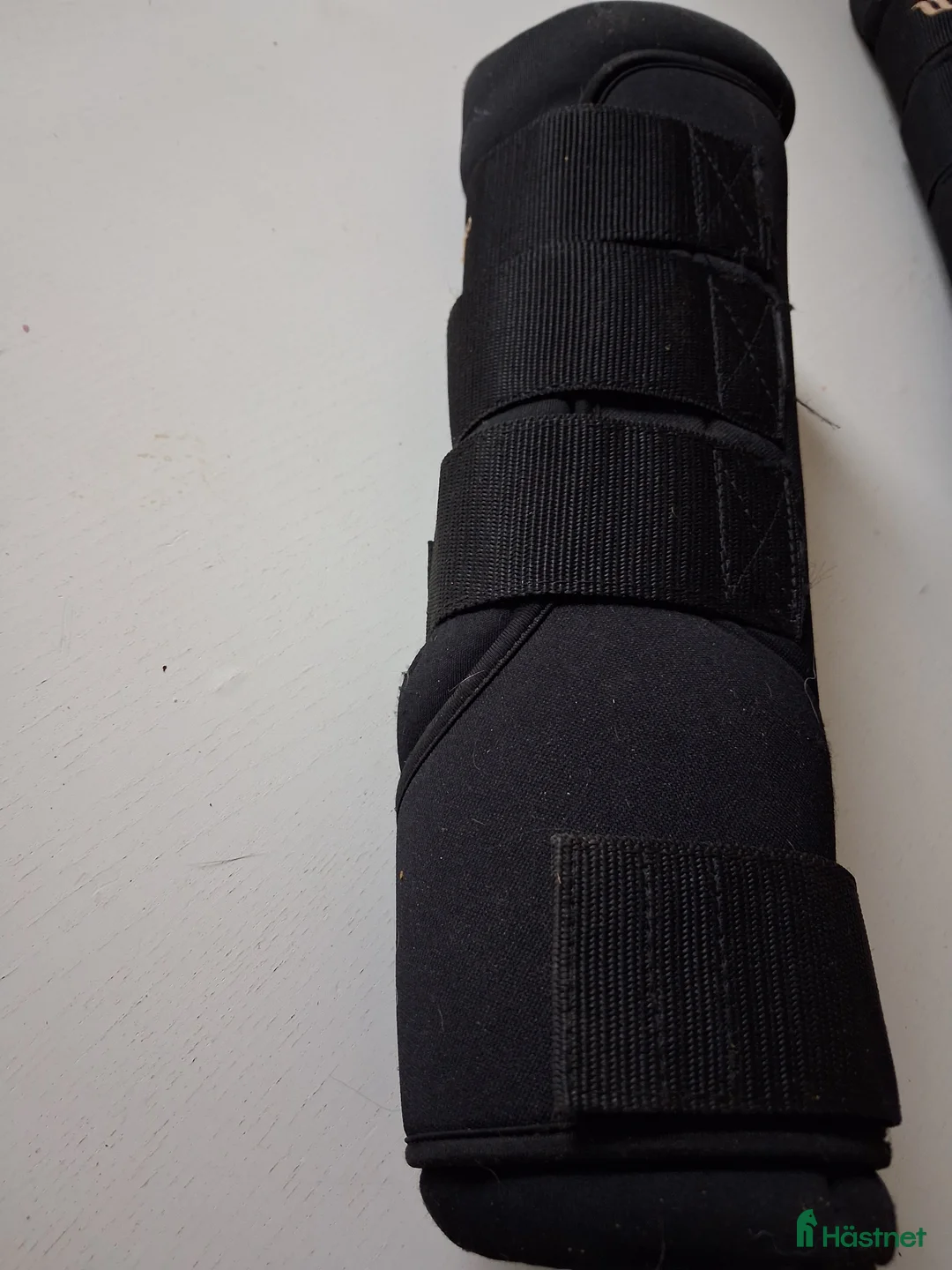 Benskydd hästutrustning till salu: Back on track  stallbandage  - Annons 1