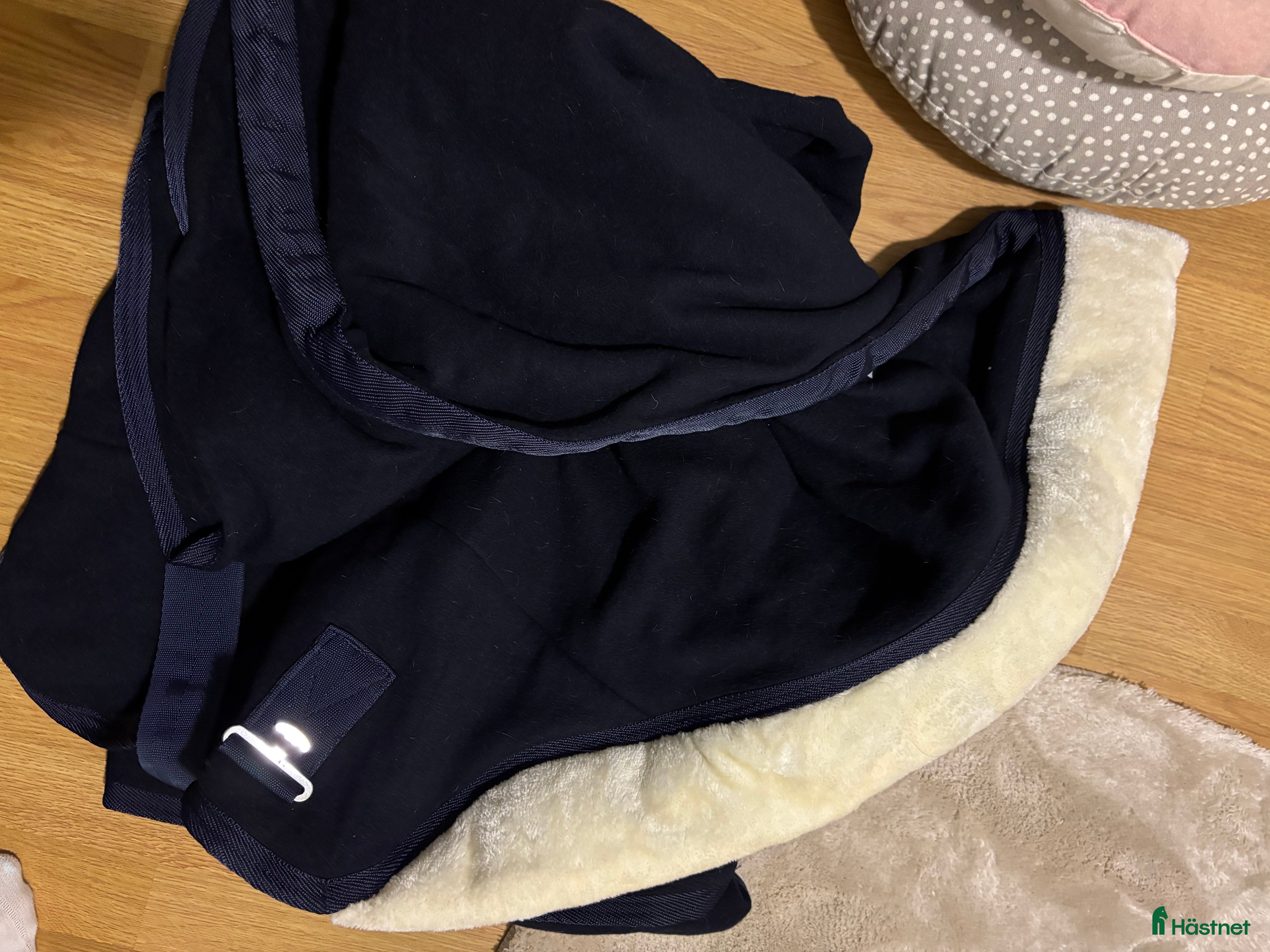 Täcken hästutrustning till salu: Super snyggt täcke! i Nossebro - Annons 3