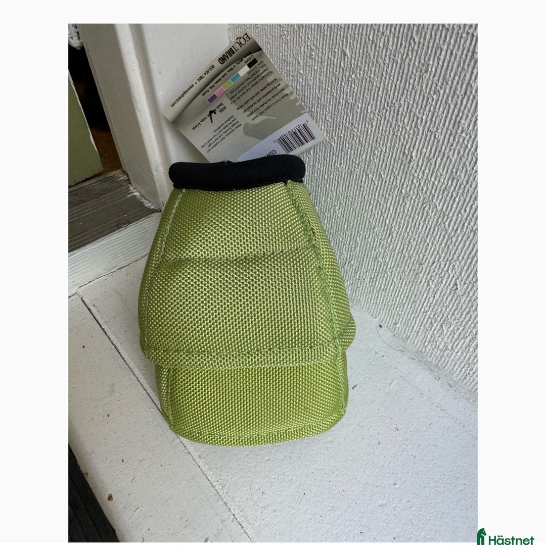 Benskydd hästutrustning till salu: Ett par gröna boots i strl M i Torsåker - Annons 1