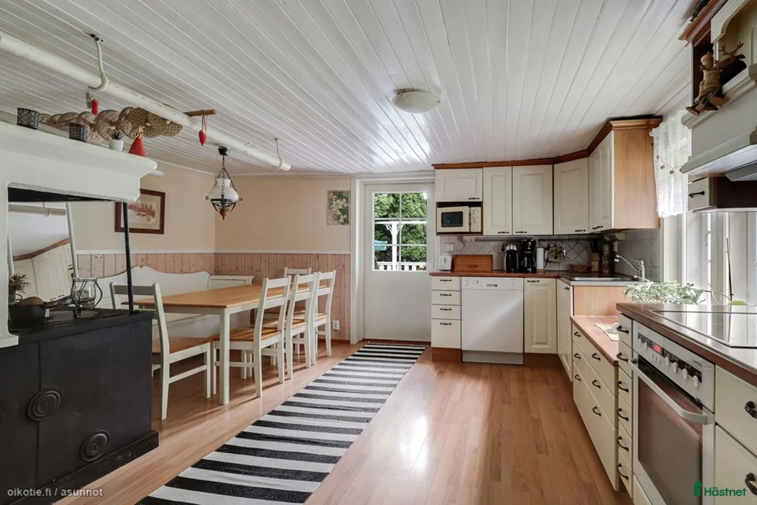  hästgårdar till salu: Charmigt timmerhus från 1800-talet med stall i Söderkulla - Annons 13