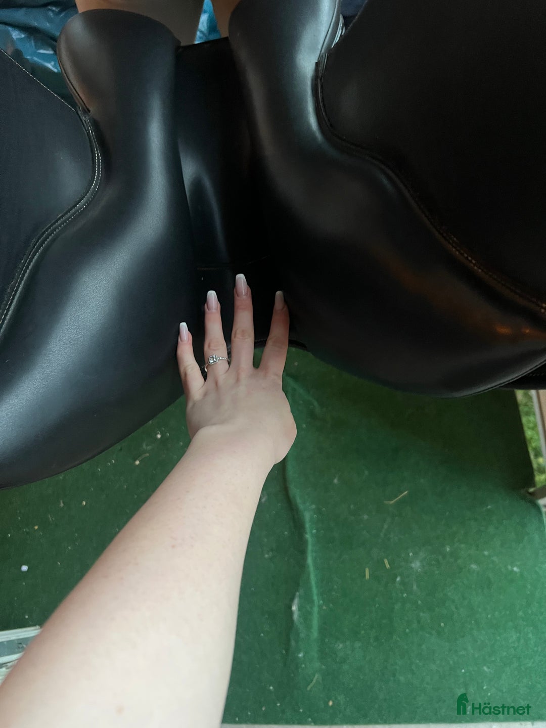 Sadlar hästutrustning till salu: Ikonic Light Hoppsadel i Värmdö - Annons 2