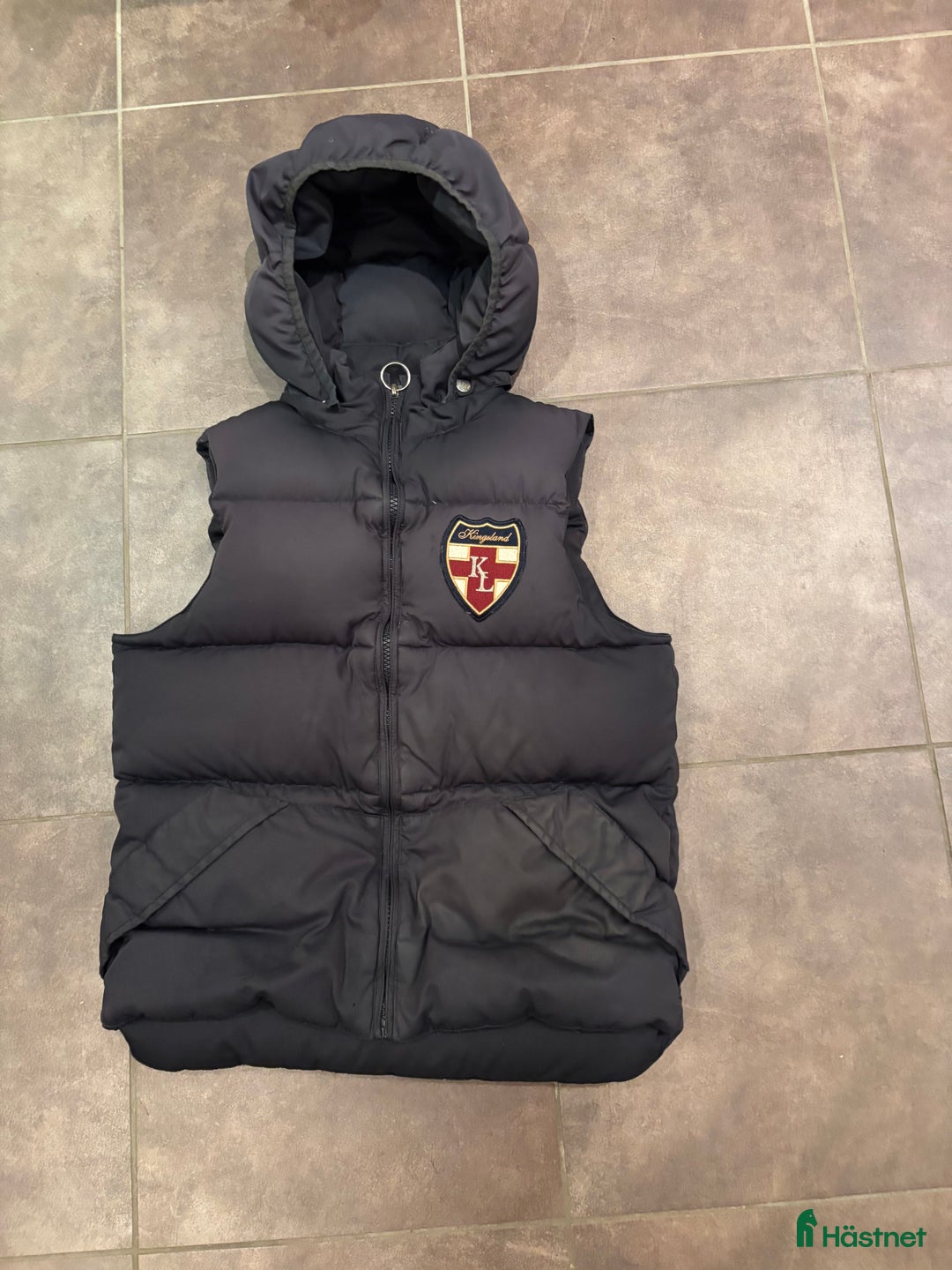 Övrigt Ridkläder ryttarutrustning till salu: Snygg Kingslandväst i Torslanda - Annons 1