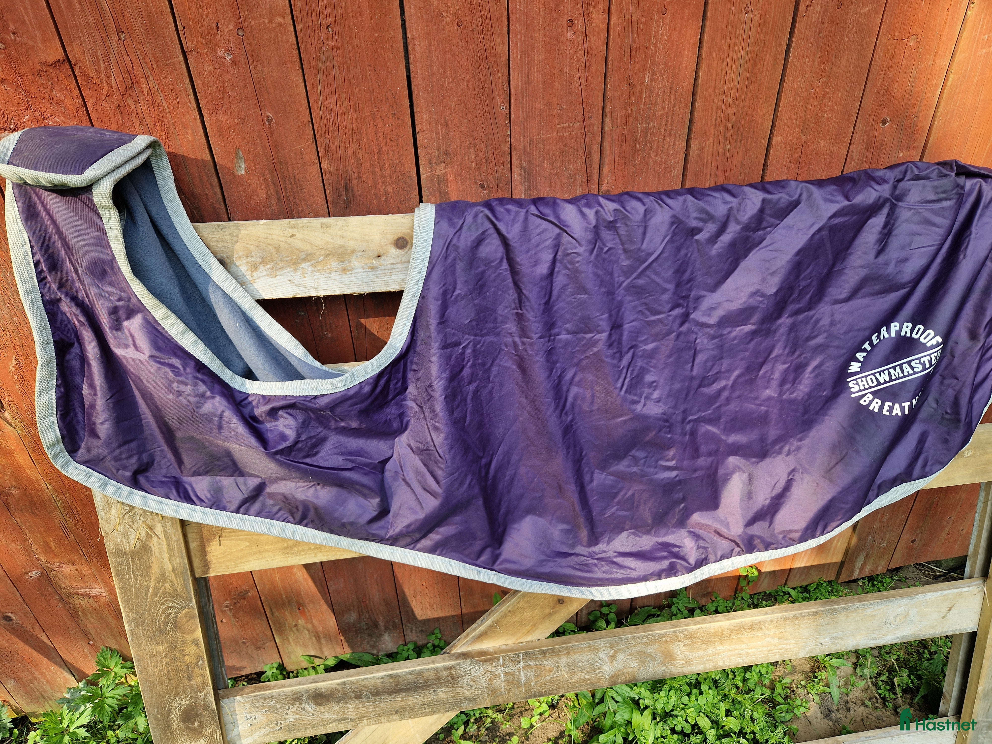 Täcken hästutrustning till salu: Massor av olika täcken  i Molkom - Annons 3