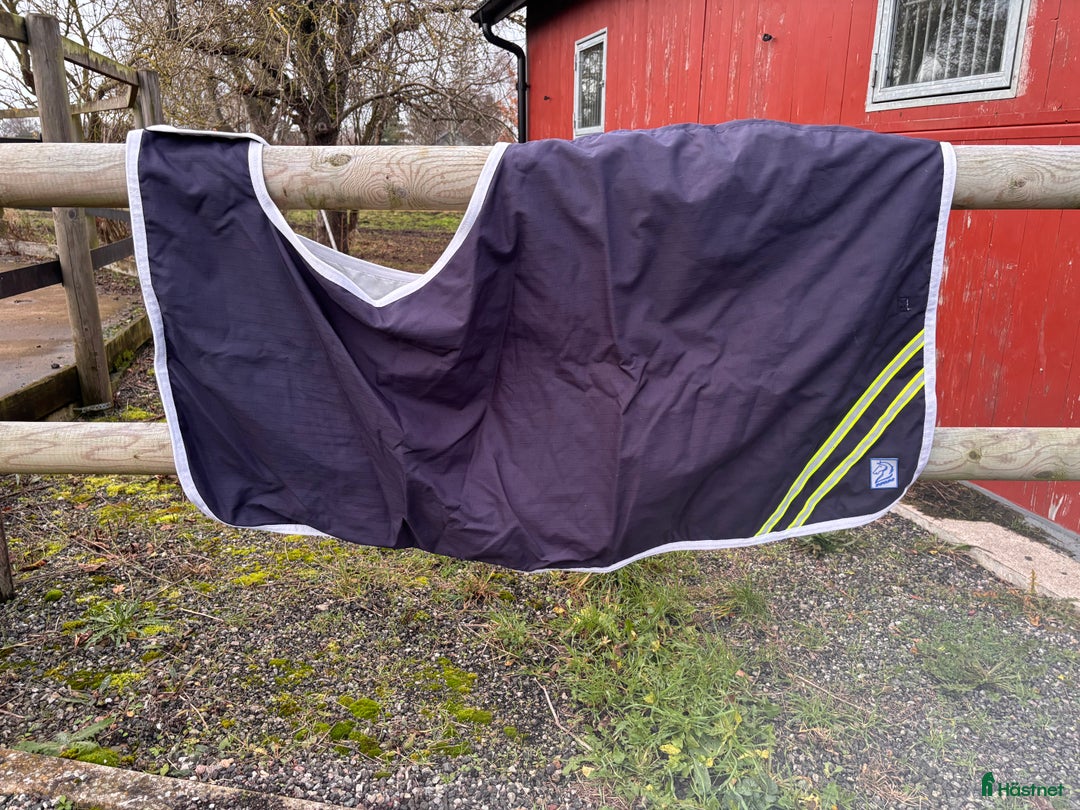 Täcken hästutrustning till salu: Reflextäcke i toppskick! i Lund - Annons 1