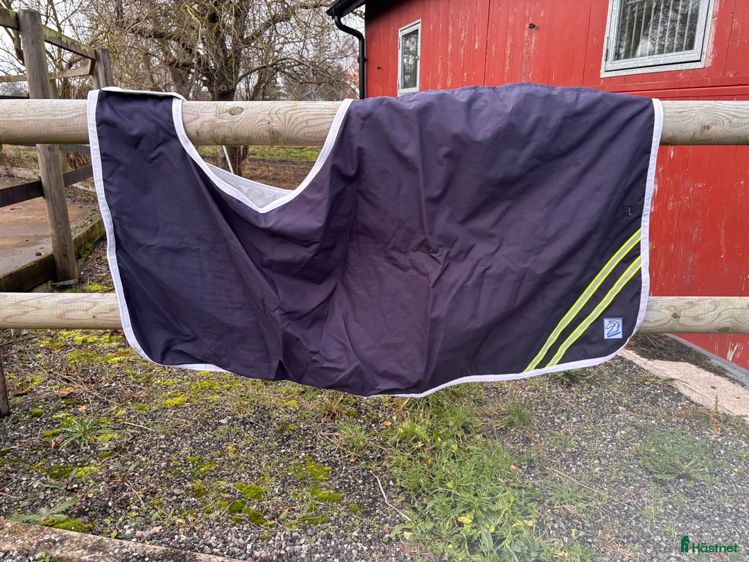 Täcken hästutrustning till salu: Reflextäcke i toppskick! i Lund - Annons 1