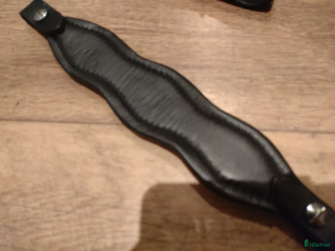 Träns hästutrustning till salu: Ny - nosdel o curbstrap cob  - Annons 2