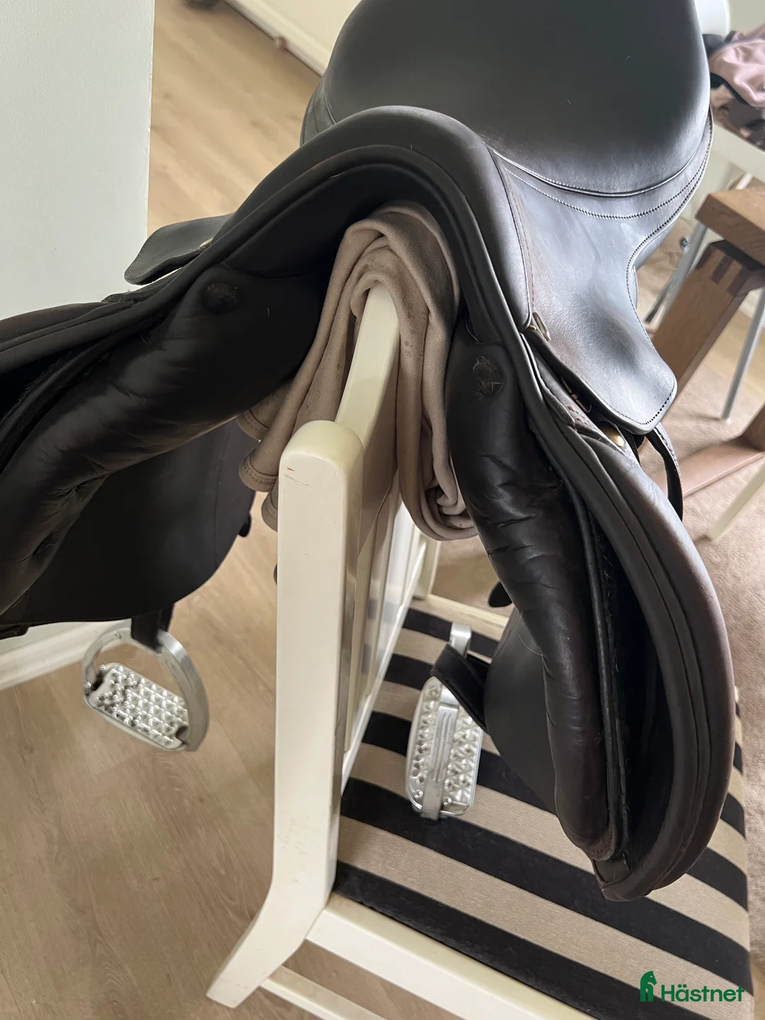 Sadlar hästutrustning till salu: Hoppsadel 16 tum  i Bjärnum - Annons 4