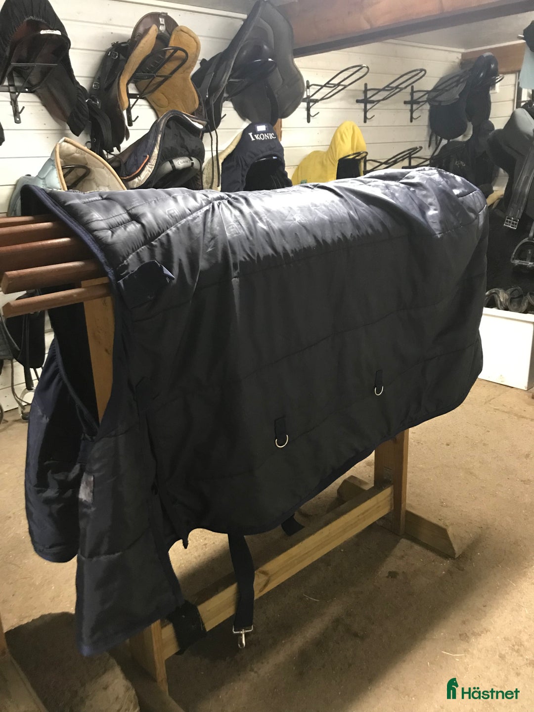 Täcken hästutrustning till salu: Trinity liner 100g i Björklinge - Annons 1