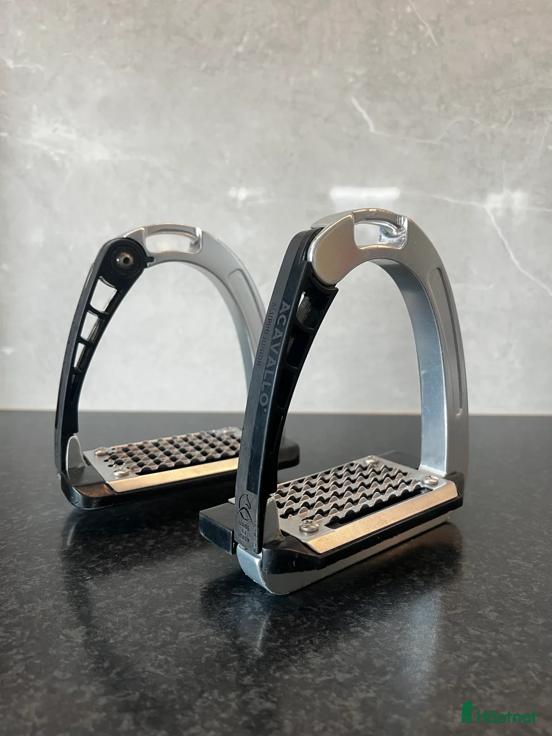 Stigbyglar hästutrustning till salu: Acavallo stigbyglar i Tävelsås - Annons 3