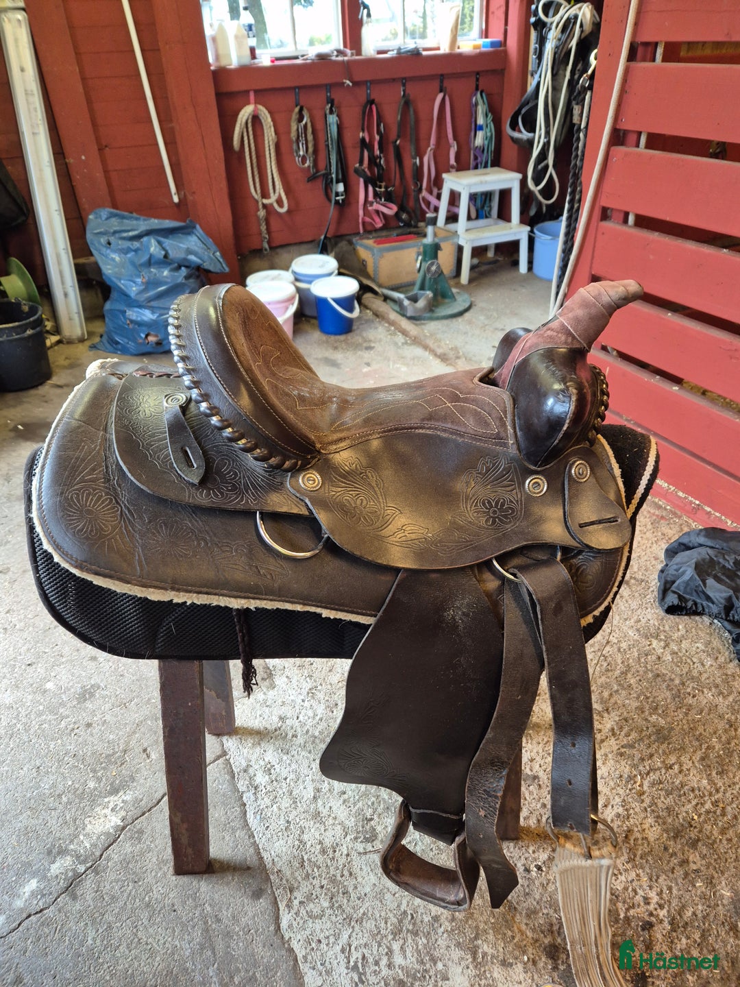 Sadlar hästutrustning till salu: Western sadel  i Mjölby - Annons 1