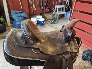 Sadlar hästutrustning till salu i Mjölby - Annons 1
