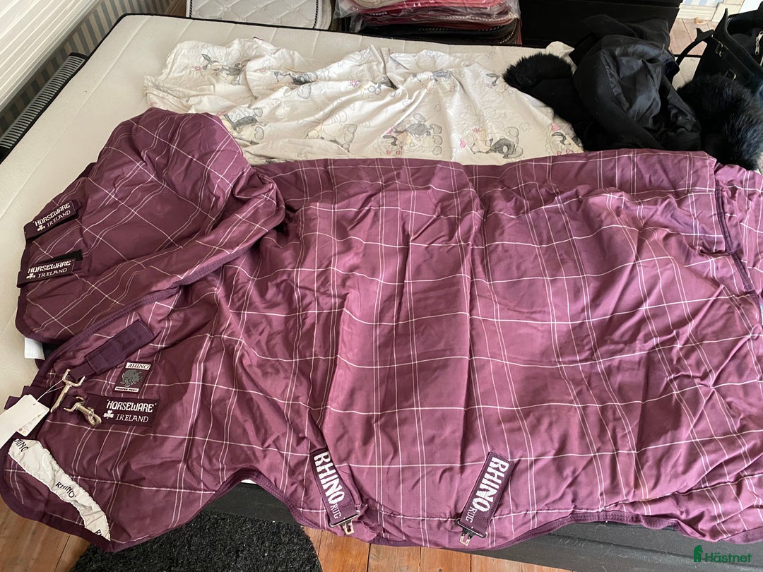 Täcken hästutrustning till salu: Rhino 110cm & 125cm 250g i Pålsboda - Annons 1