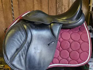 Sadlar hästutrustning till salu: Sadel i nyskick i Knäred - Annons 2