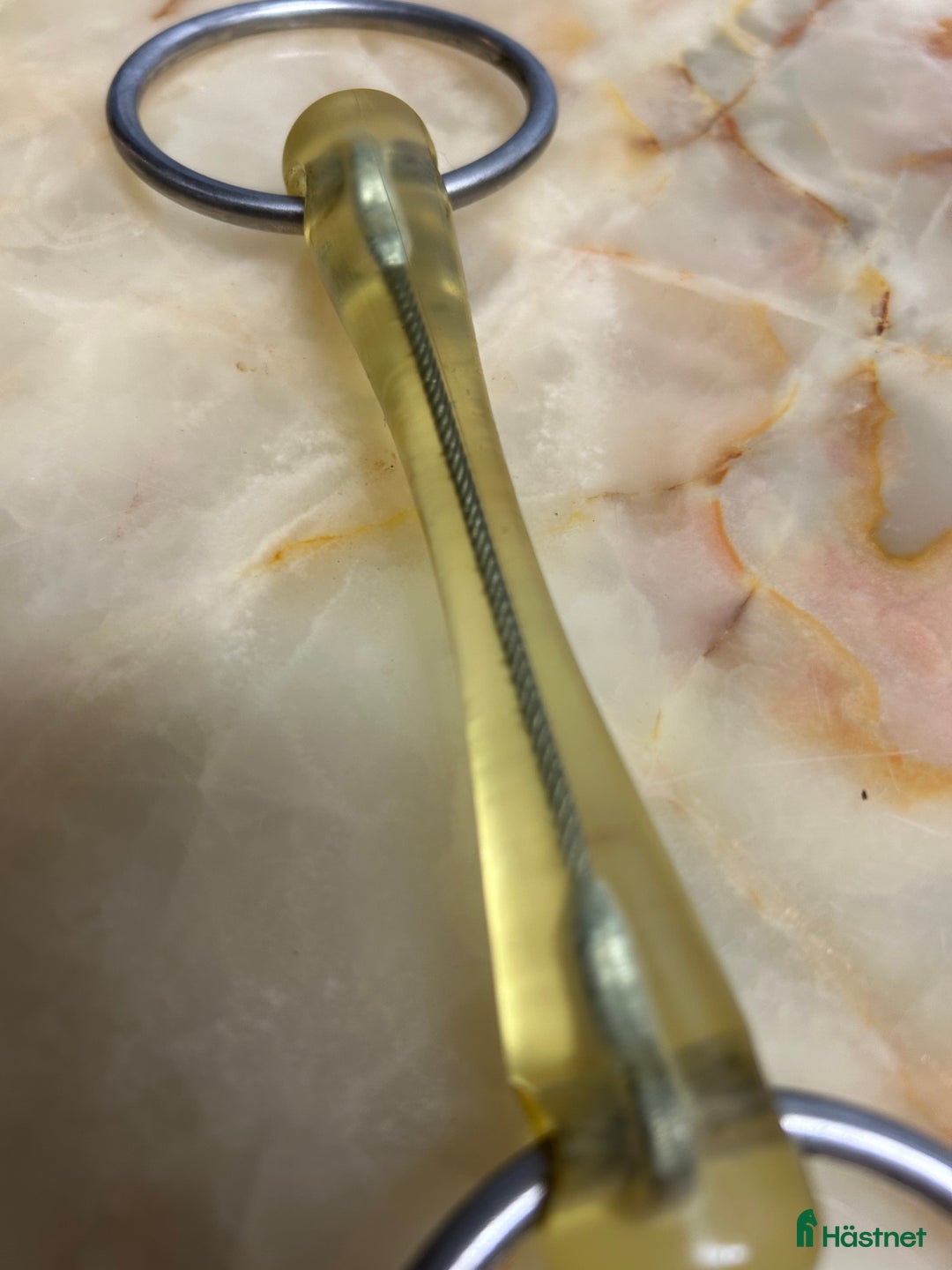 Bett hästutrustning till salu: Gummibett med säkerhetstråd. i Hällekis - Annons 4