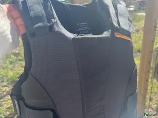 Säkerhetsvästar ryttarutrustning till salu: Säkerhetsväst i Åkersberga - Annons 1