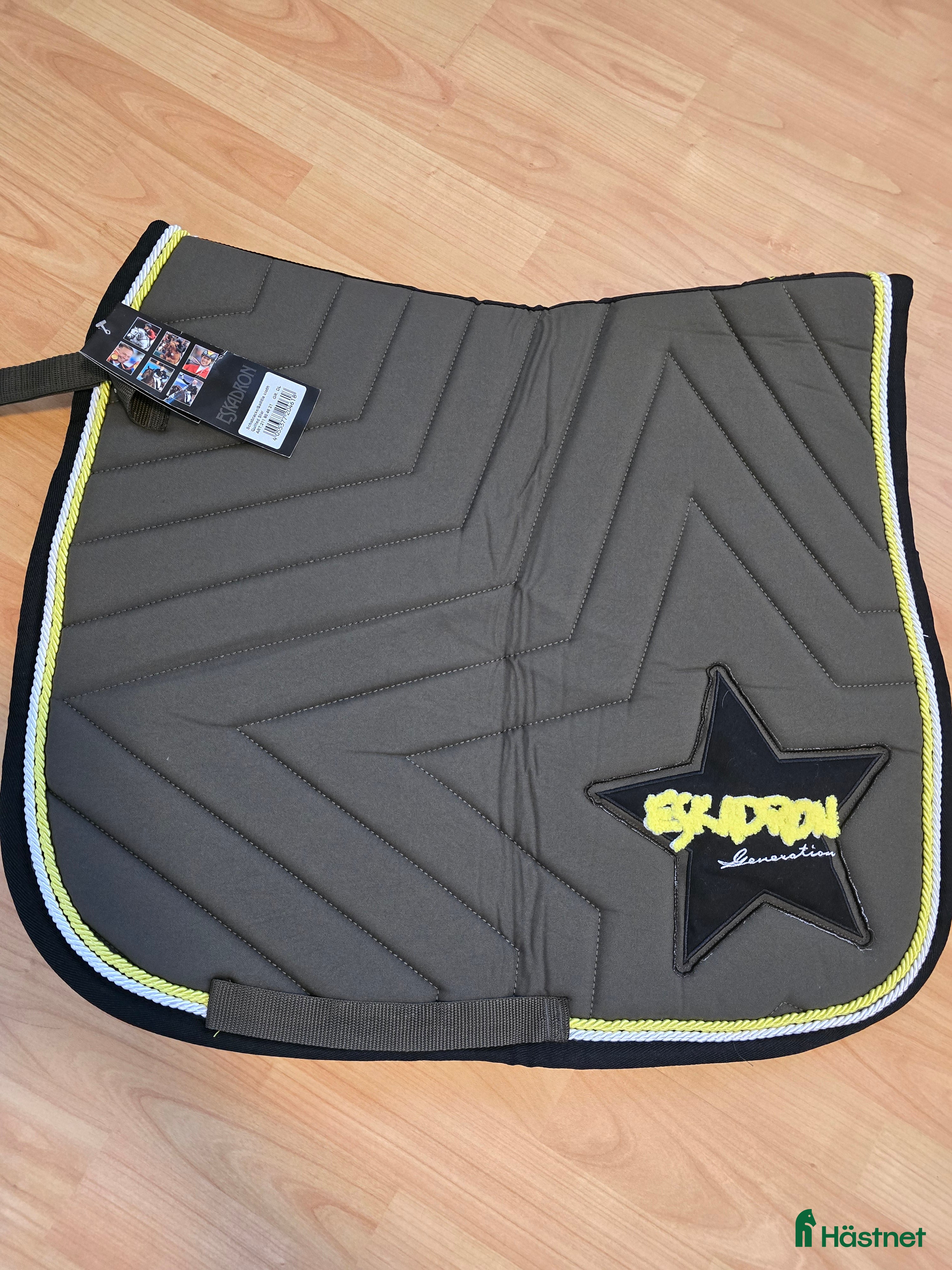 Schabrak & Vojlockar hästutrustning till salu: Eskadron dressyrschabrak NYTT - Annons 3